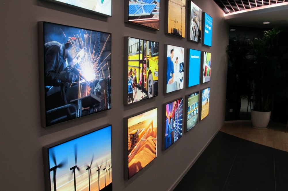 ofis duvarı reklam aydınlatması